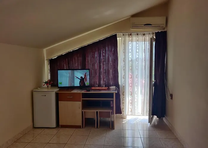 Razvan Πανσιόν Costinești